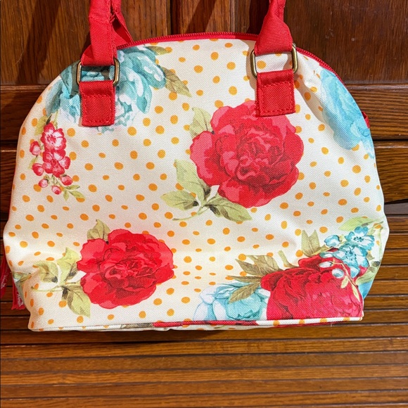 The Pioneer Woman Polka Dot Floral Tote with Red and Blue insulated lunchbox - Picture 3 of 6